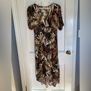 EUC old navy maxi dress. Lower in the back, cute for spring into fall Smoke free